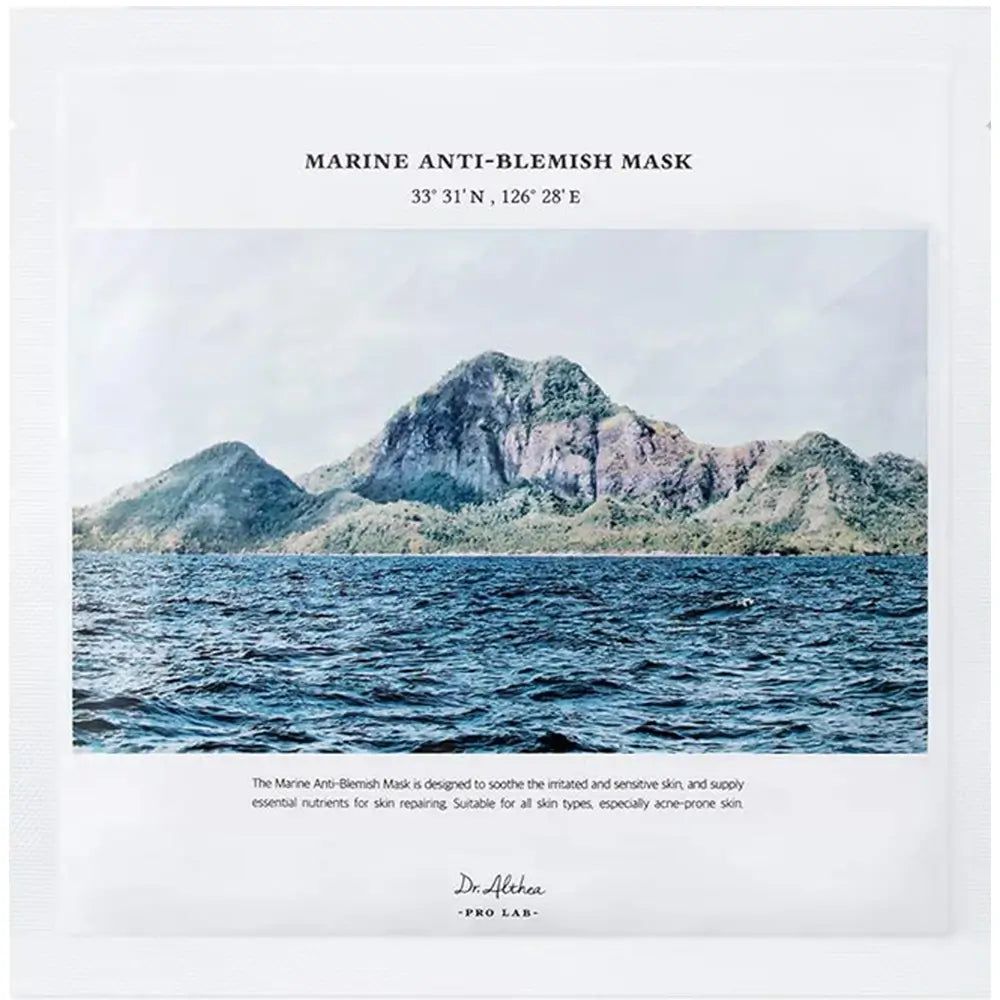 Gesichtsmaske mit Landschaftsmotiv. Text: Marine Anti-Blemish Mask. Marke: Dr. Althea. Weiße Verpackung.