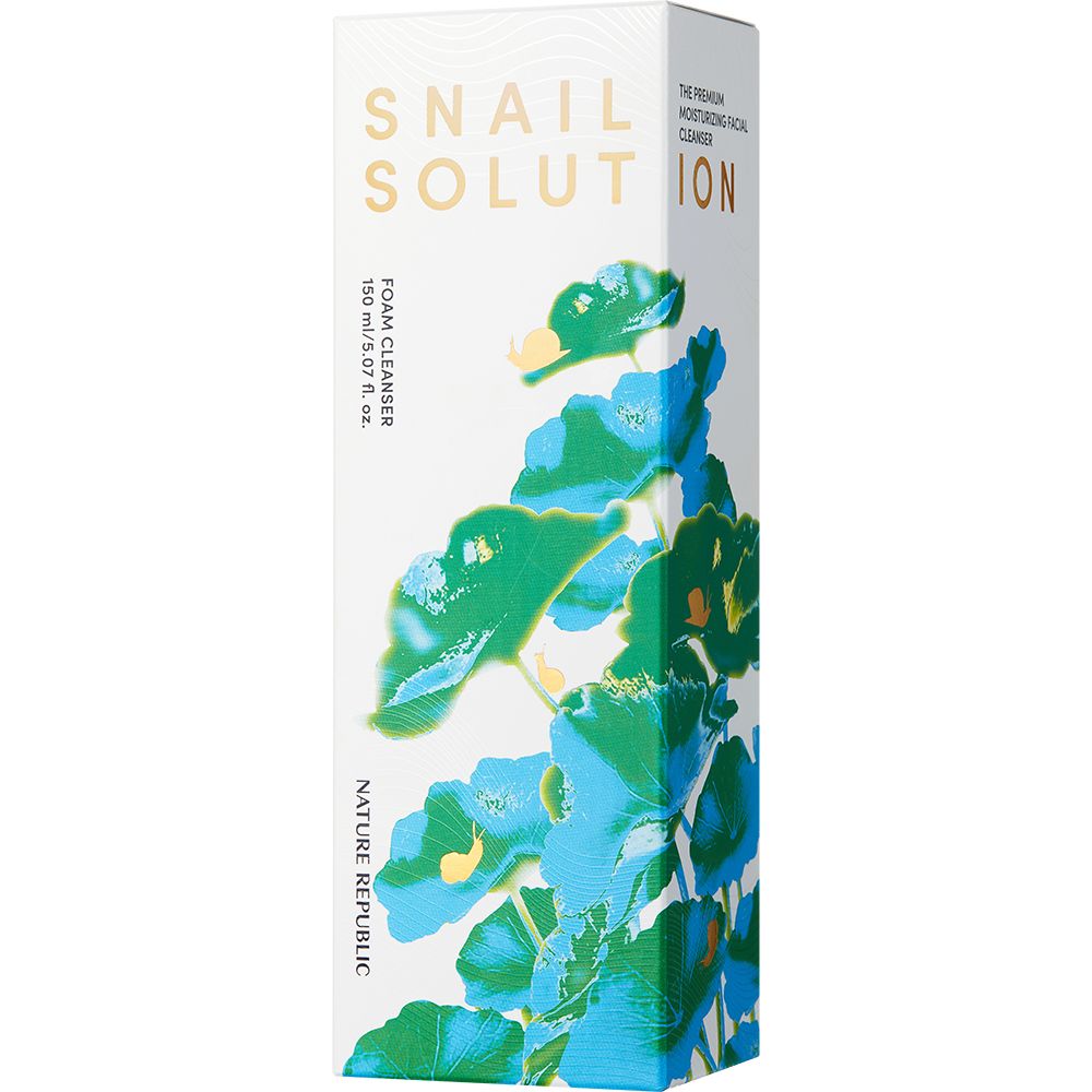 Karton mit "Snail Solution Foam Cleanser". Text: "The Premium Moisturizing Facial Cleanser". Marke: NATURE REPUBLIC. Floralmuster.