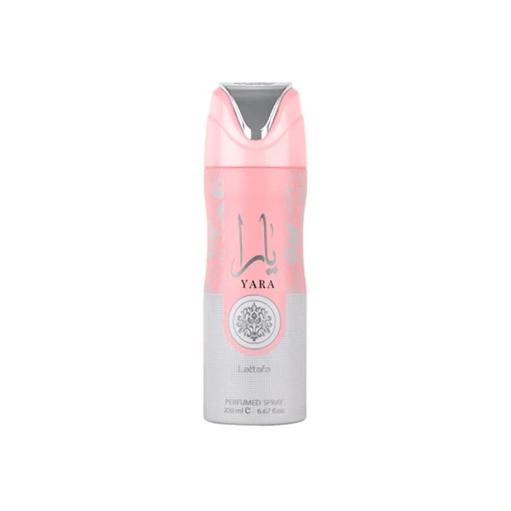 Rosa-silberne Deodorant-Spraydose. Oben silberner Sprühkopf. Aufschrift "Yara" und arabische Schriftzeichen. Unterhalb "Lattafa".