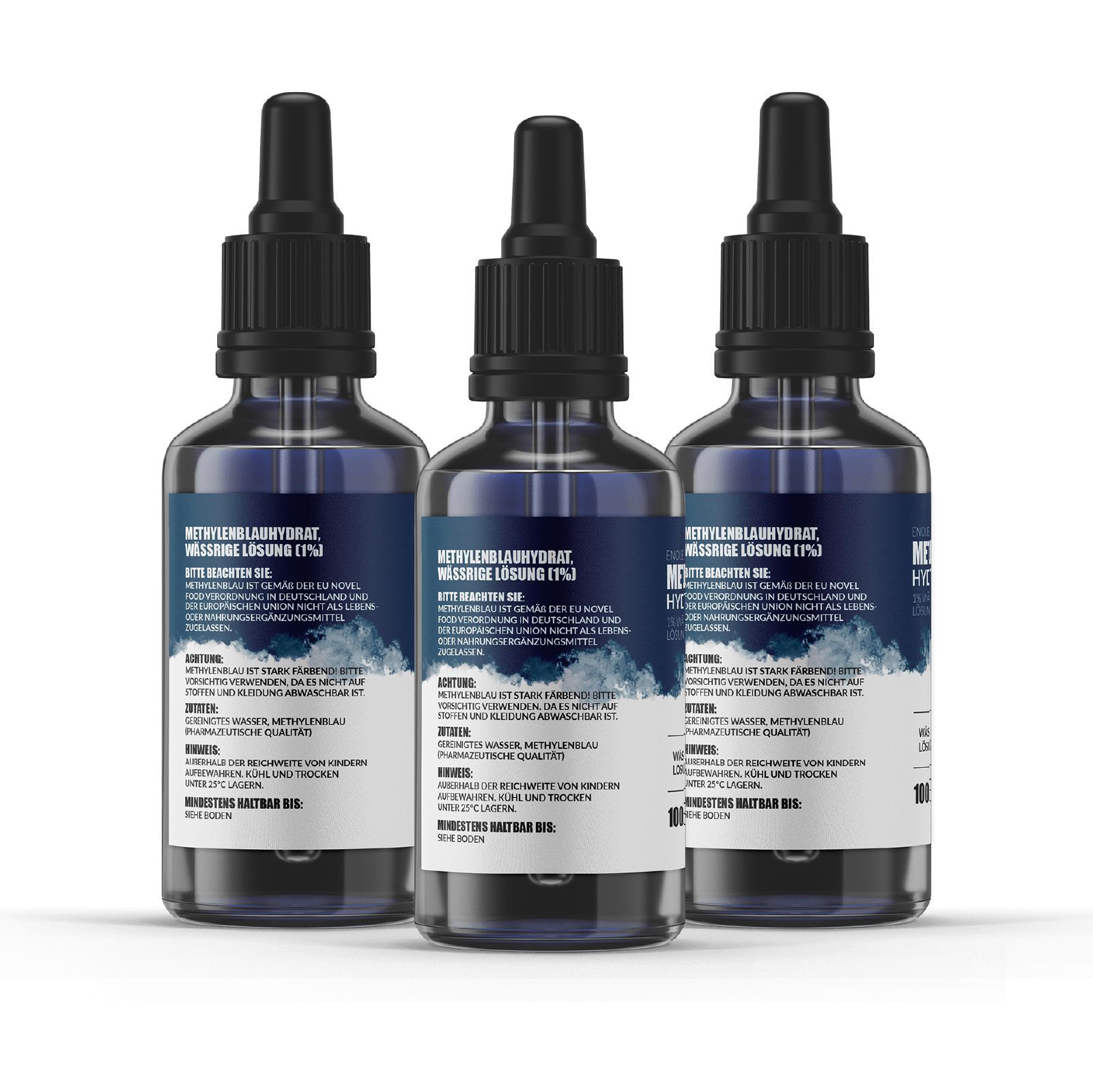 Drei Flaschen mit blauer Flüssigkeit und schwarzen Tropfverschlüssen. Auf den Etiketten steht Methylenblauhydrat, Lösung (1%).