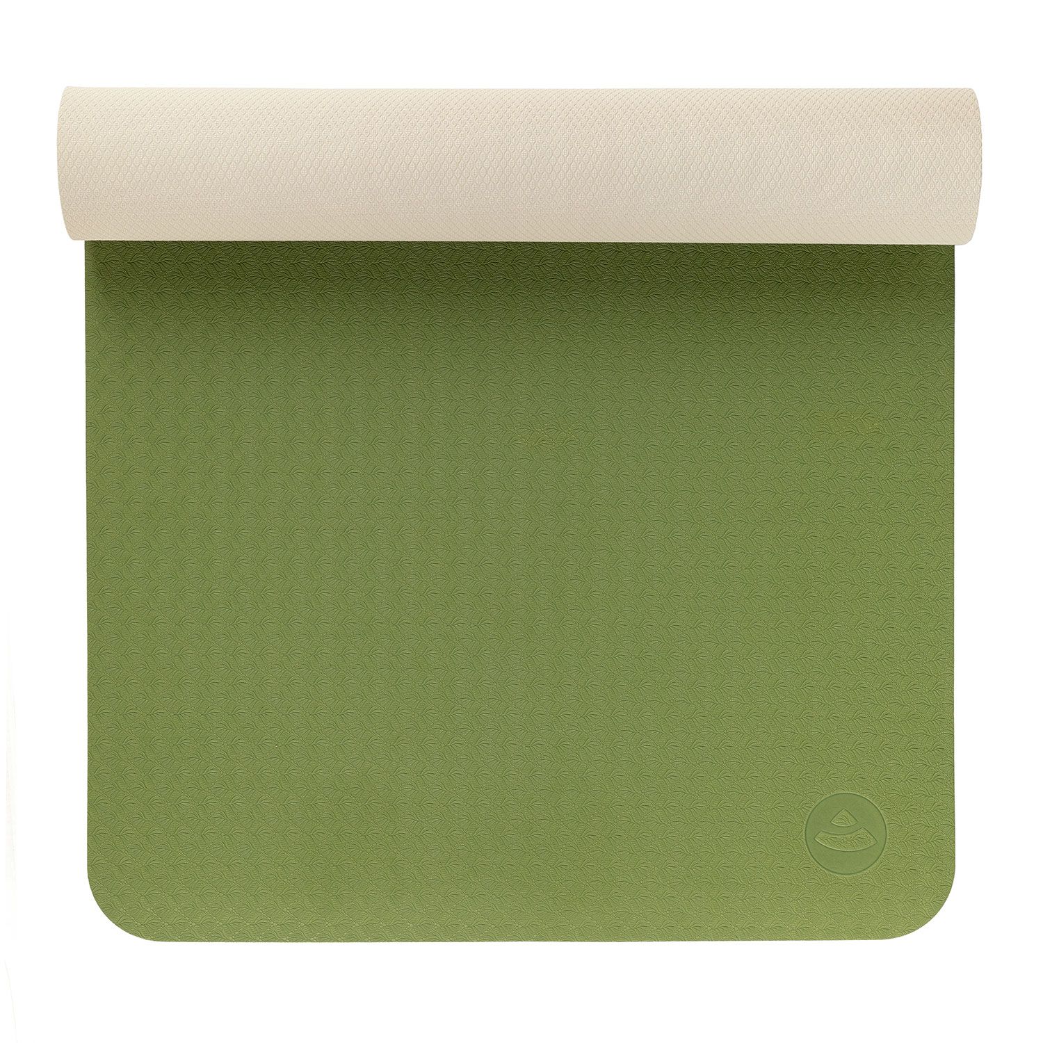 Grüne Yogamatte, teilweise aufgerollt. Oberseite grün, Unterseite cremefarben. Abgerundete Ecken. Logo.