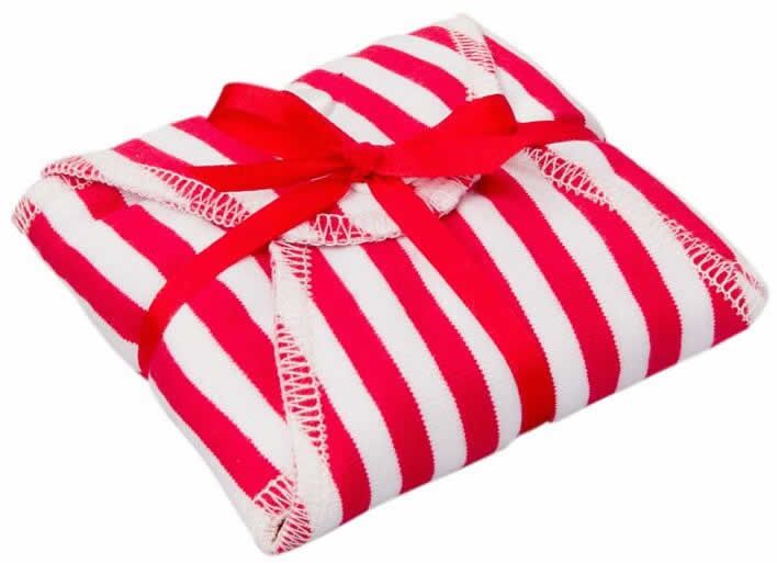 Textilprodukt, rot-weiß gestreift, mit roter Schleife gebunden. Quadratische Form, gefaltet.