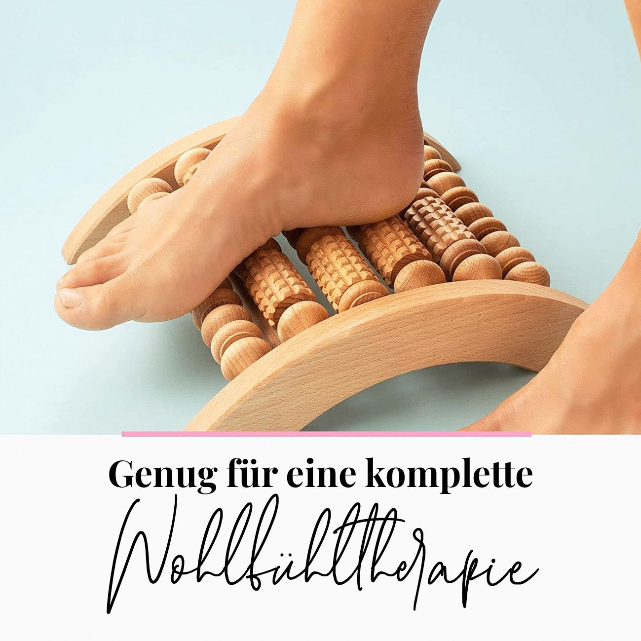 Fuß auf Holzfußmassagegerät. Text: Genug für eine komplette Wohlfühltherapie.