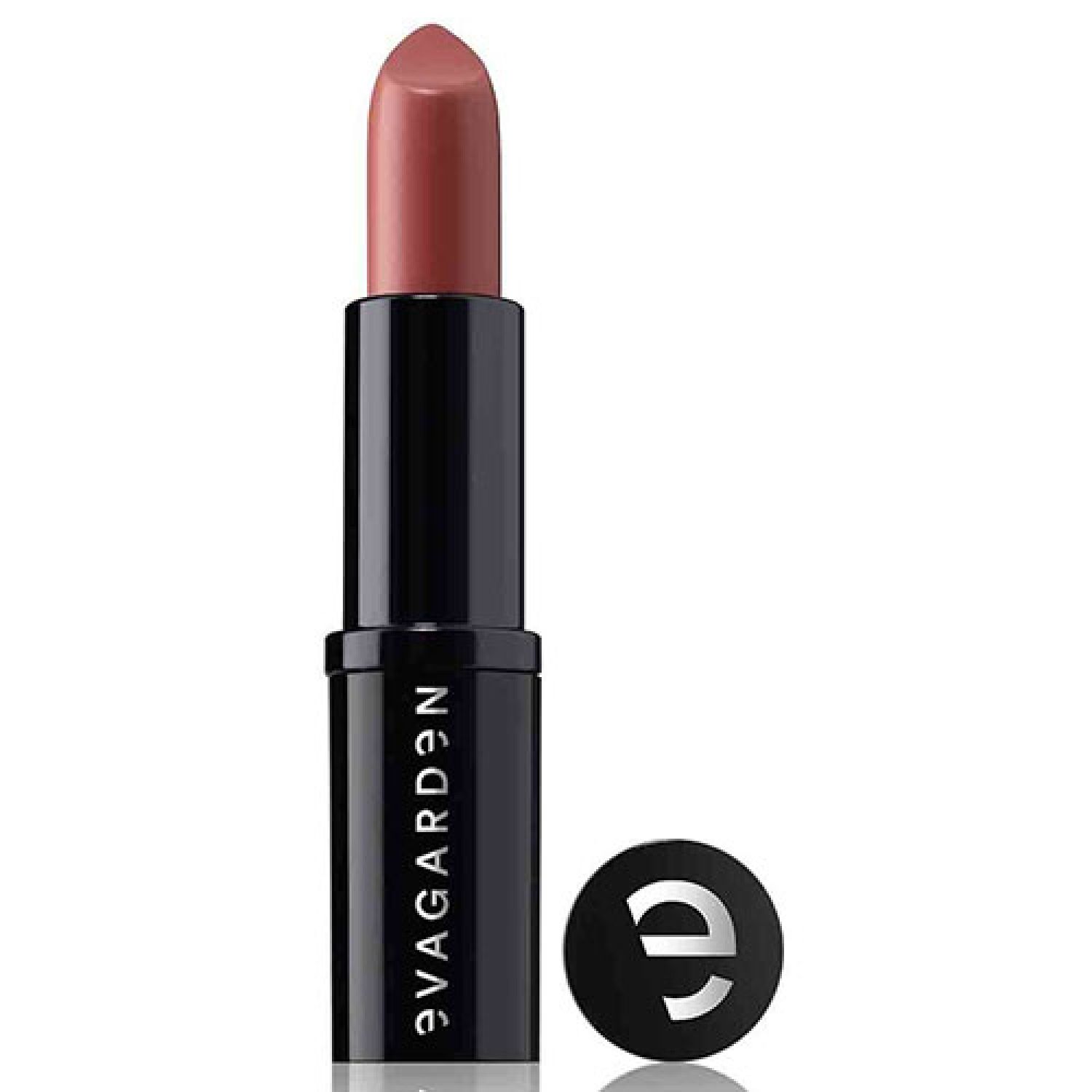 Lippenstift mit schwarzer Hülse und rosabrauner Farbe. Auf der Hülse steht "EVAGARDEN". Daneben liegt ein schwarzer Deckel mit "e".