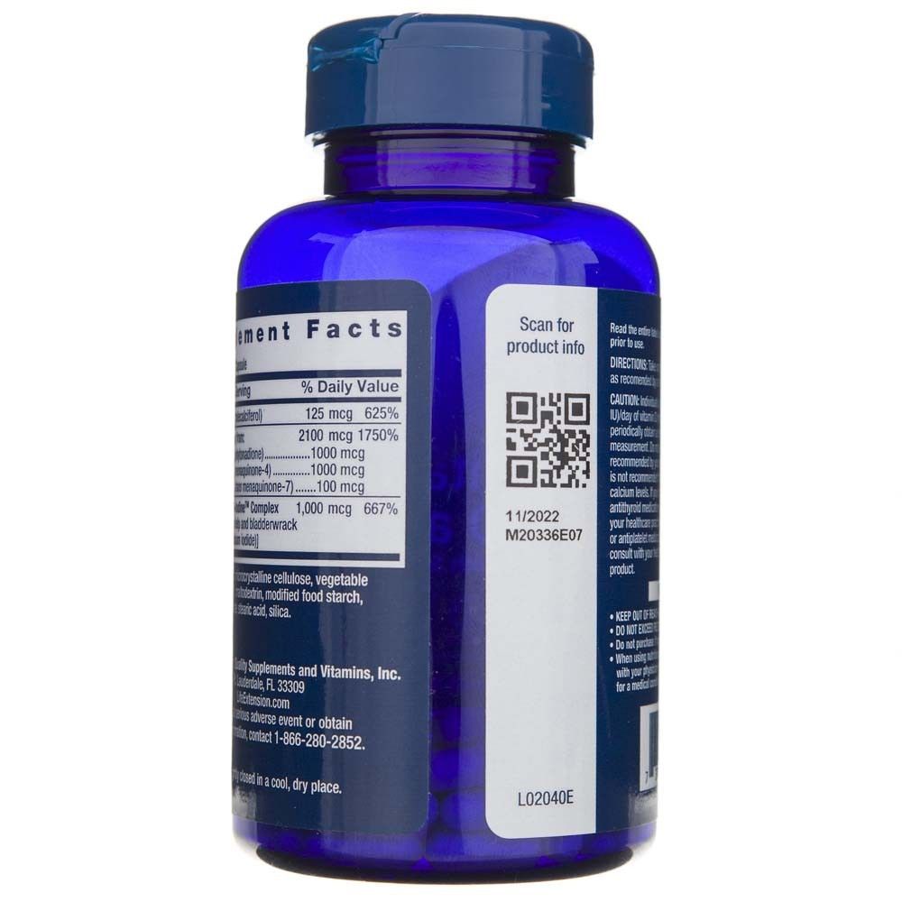 Rückseite der Flasche mit QR-Code und Scan-Hinweis.