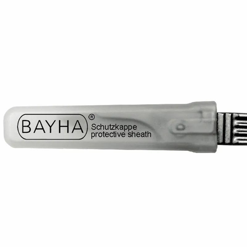 Schutzkappe mit BAYHA-Logo und Text. Graue, längliche Form mit Anschluss. Beschriftung: protective sheath.