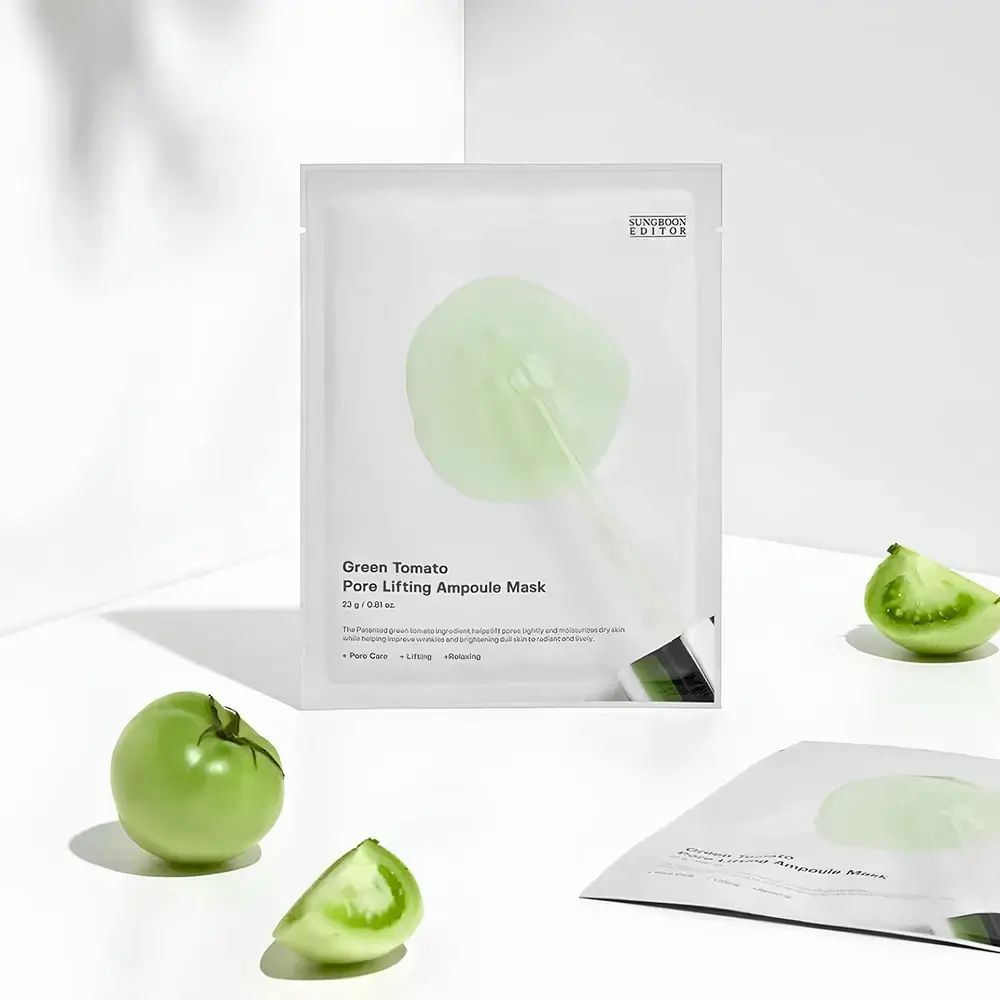 Verpackung mit grünem Gel. Daneben grüne Tomaten. Text: Green Tomato Pore Lifting Ampoule Mask.