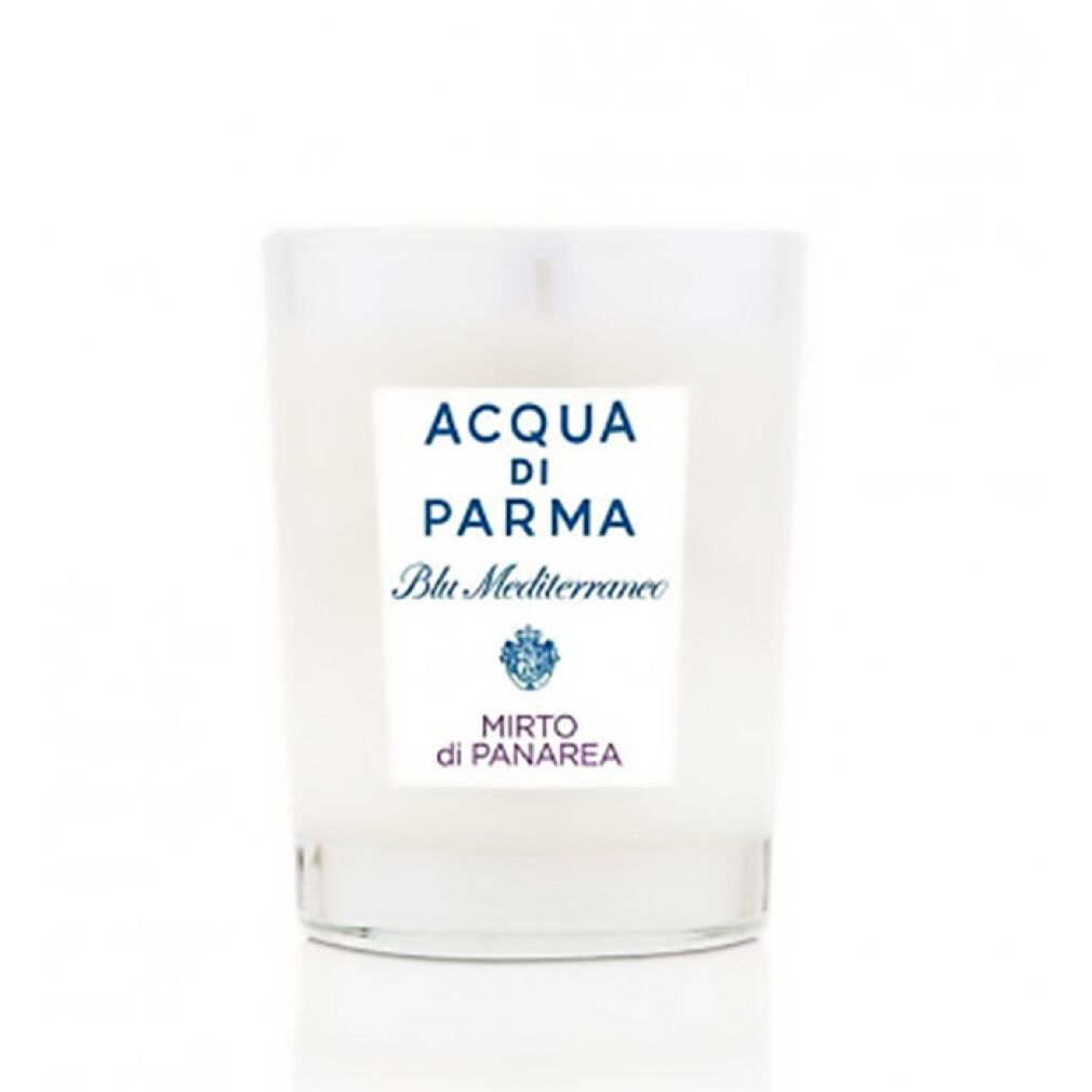 Kerze im Glas. Aufschrift: Acqua di Parma Blu Mediterraneo Mirto di Panarea. Weiße Kerze in einem Glasbehälter.