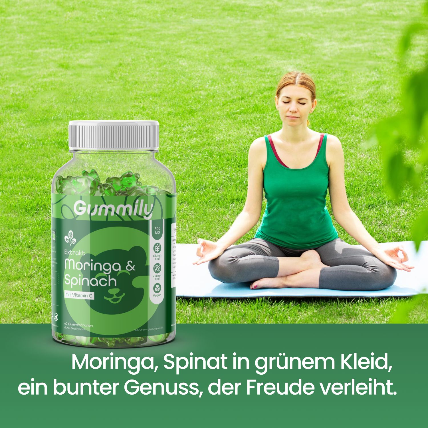Frau in Yoga-Pose neben einem Glas Gummily Moringa Gummibärchen mit Spinat Extrakt.