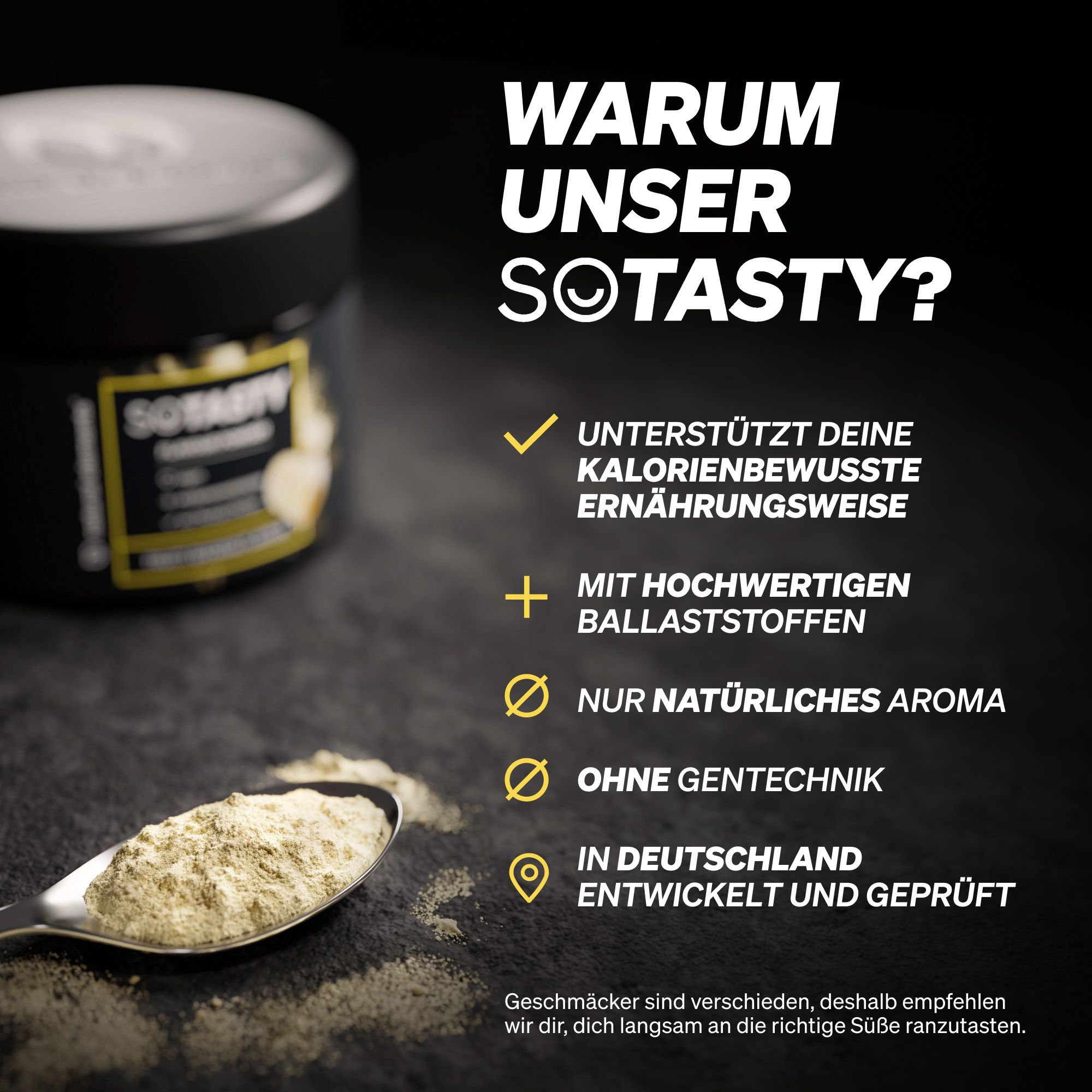 Ein Löffel mit Pulver neben einem dunklen Behälter mit der Aufschrift SOTASTY. Text: Warum unser SOTASTY? Unterstützt deine kalorienbewusste Ernährungsweise. Mit hochwertigen Ballaststoffen. Nur natürliches Aroma. Ohne Gentechnik. In Deutschland entwickelt und geprüft.