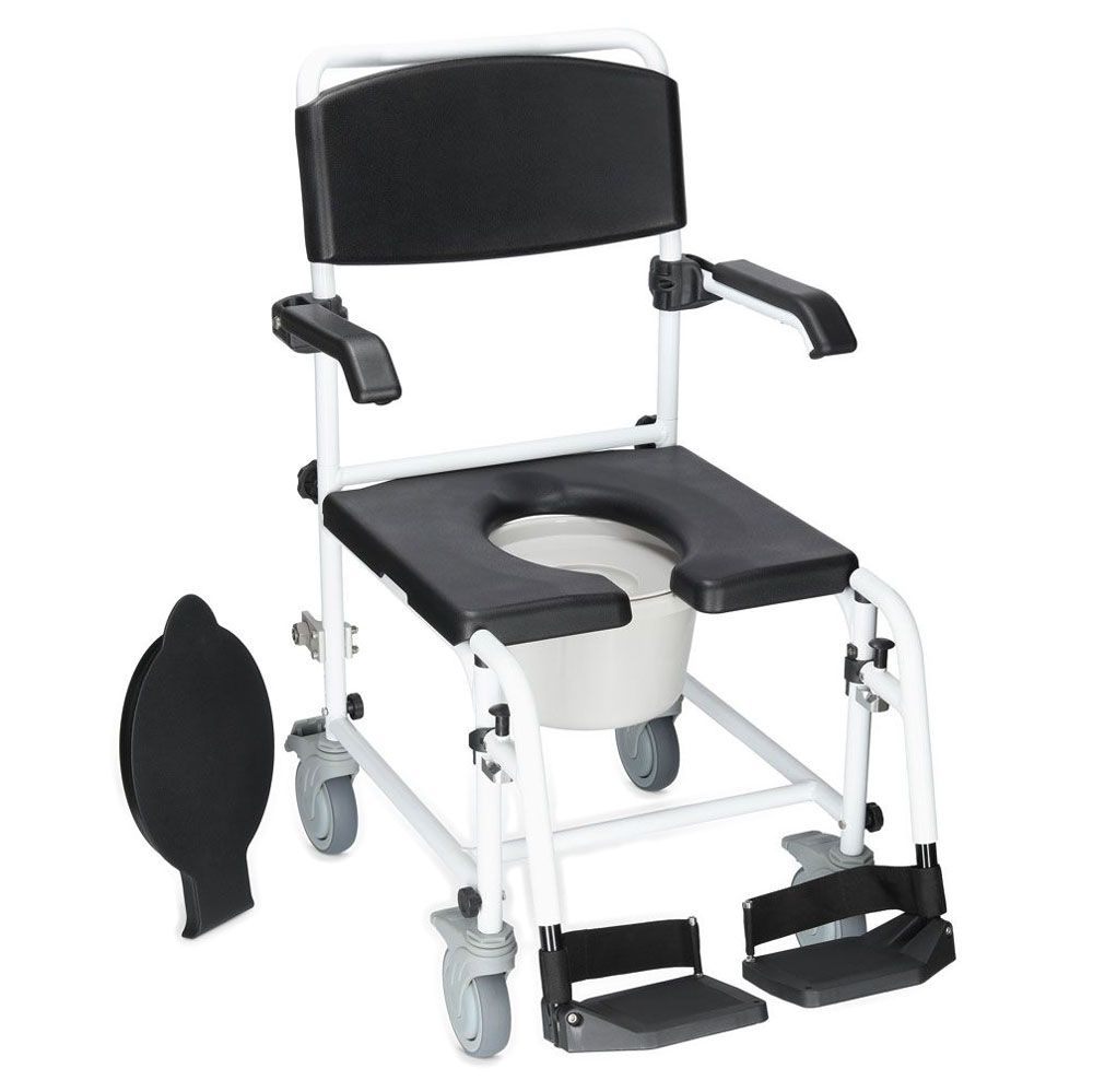 Dusch-Toilettenrollstuhl mit schwarzem Sitz und Rückenlehne. Weißes Gestell, Armlehnen, Fußstützen und Räder. Separater Sitz und Abdeckung.