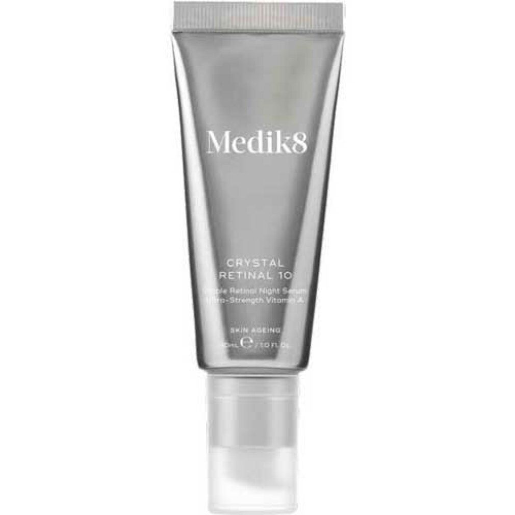 Silberfarbene Tube mit Medik8-Logo und Produktbezeichnung. Klare Kappe. Aufschrift: Crystal Retinal 10.