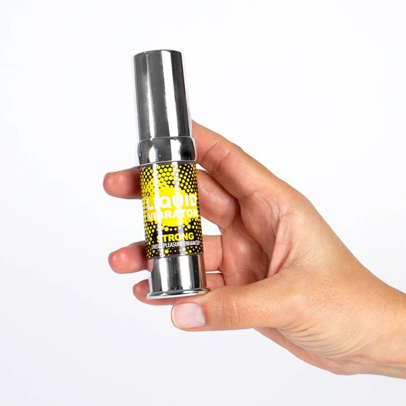 Silberfarbener Behälter mit gelber Aufschrift "LIQUID VIBRATOR STRONG", gehalten in einer Hand.