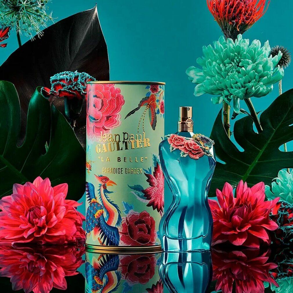 Türkisgrüner Flakon und Dose mit Blumenmuster. Aufschrift: Jean Paul Gaultier La Belle Paradise Garden.