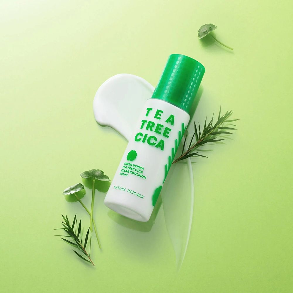Weiße Flasche mit grünem Deckel, umgeben von grünen Blättern und Creme. Aufschrift: TEA TREE CICA. Marke: NATURE REPUBLIC.