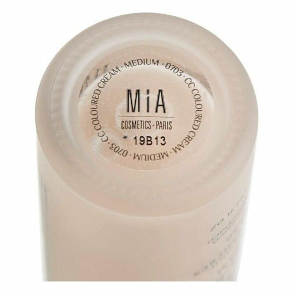 Unterseite einer CC Cream Flasche. Beschriftung: Mia Cosmetics, CC Cream Medium, 19B13. 50ml.