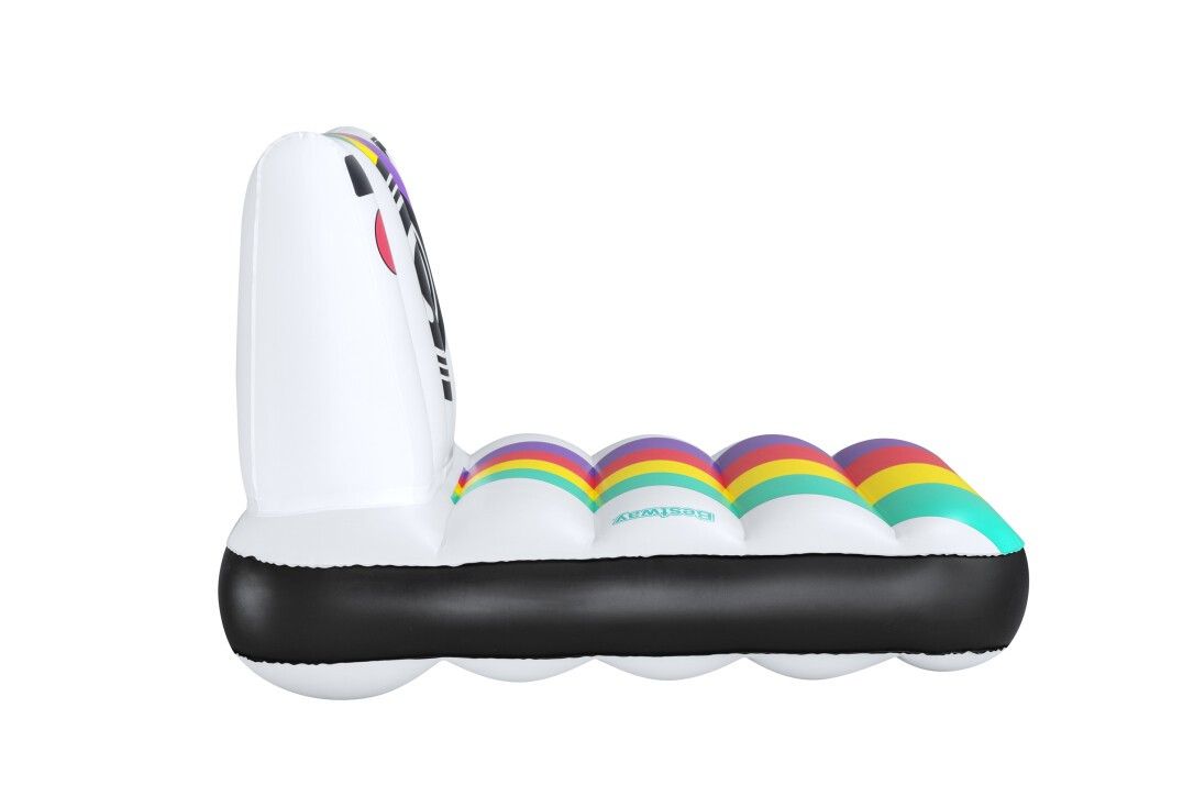 Seitenansicht der aufblasbaren Luftmatratze in Kameraform. Weiße Basis mit bunten Streifen und schwarzem Rand.