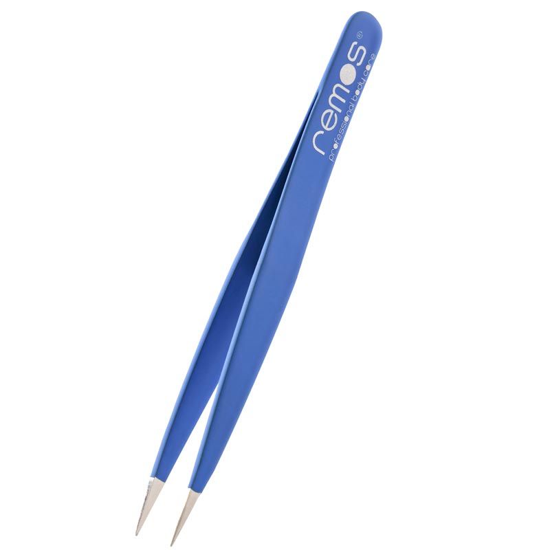 Blaue Pinzette mit spitzen, silbernen Spitzen. Auf der Pinzette ist der Schriftzug "remos" zu sehen.