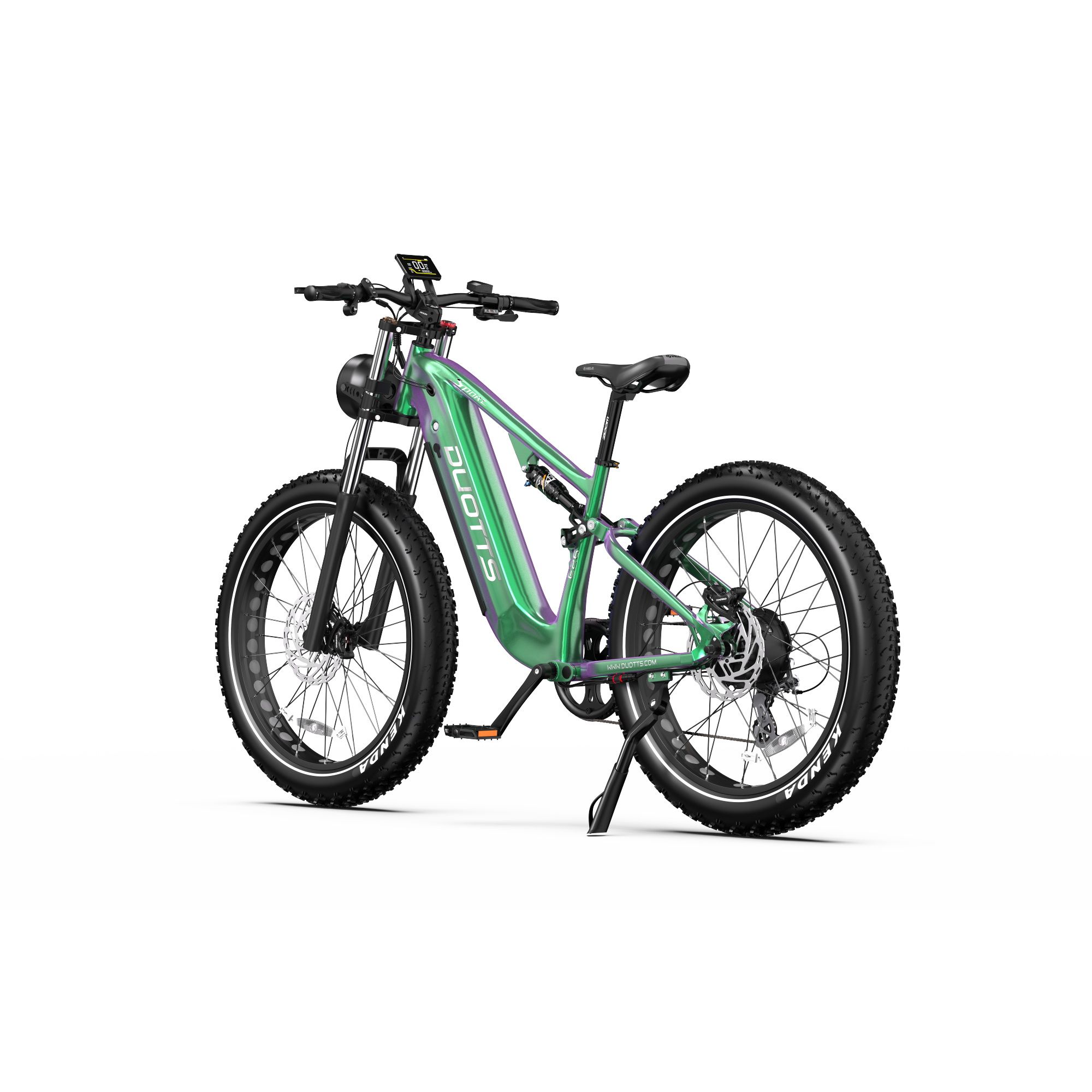 Grünes Elektro-Mountainbike. Schwarze Reifen mit KENDA-Schriftzug. DUOTTS-Logo am Rahmen. Ständer.