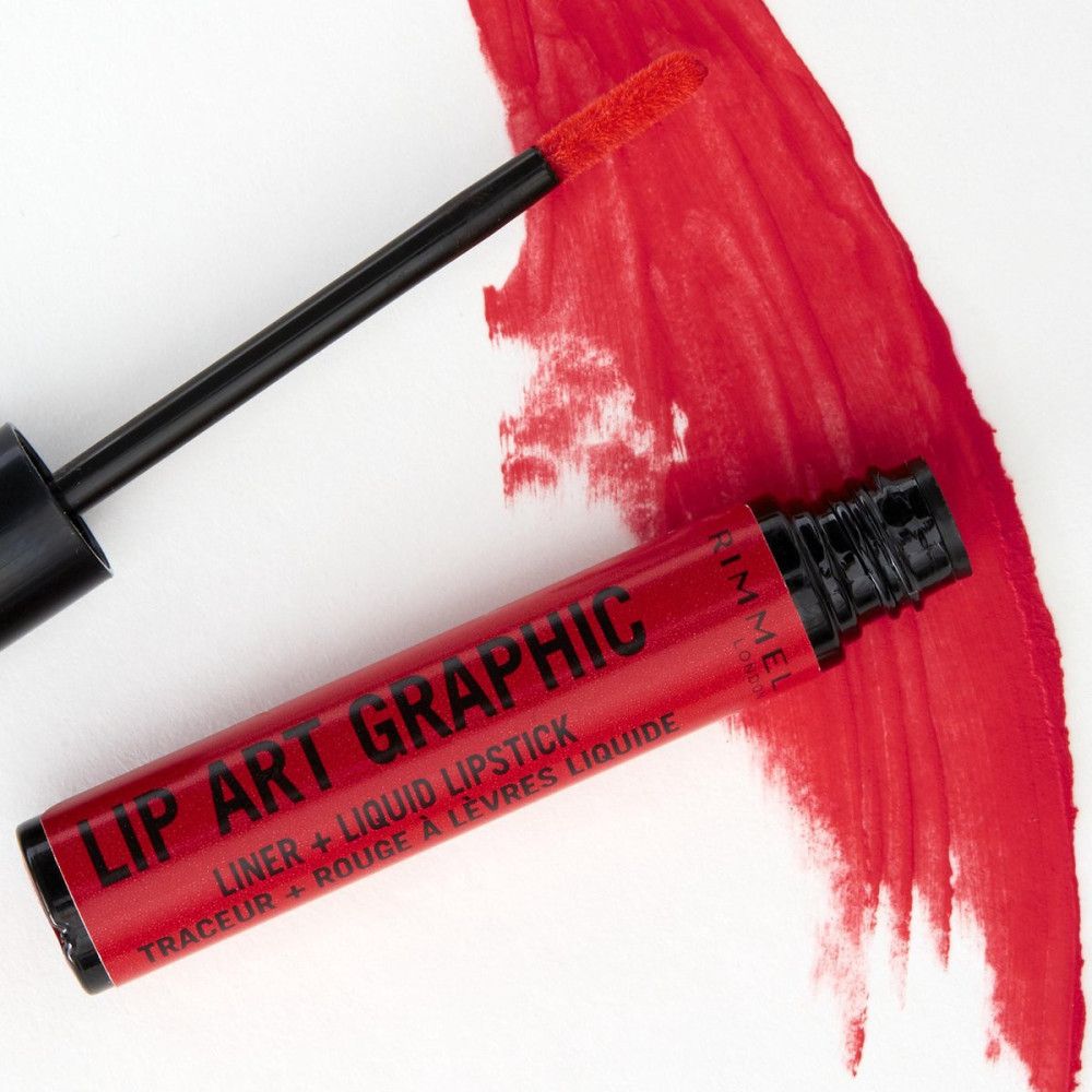 Roter Lip Art Graphic Liner mit Pinsel und Farbabstrich. Produktname und Marke sind sichtbar.