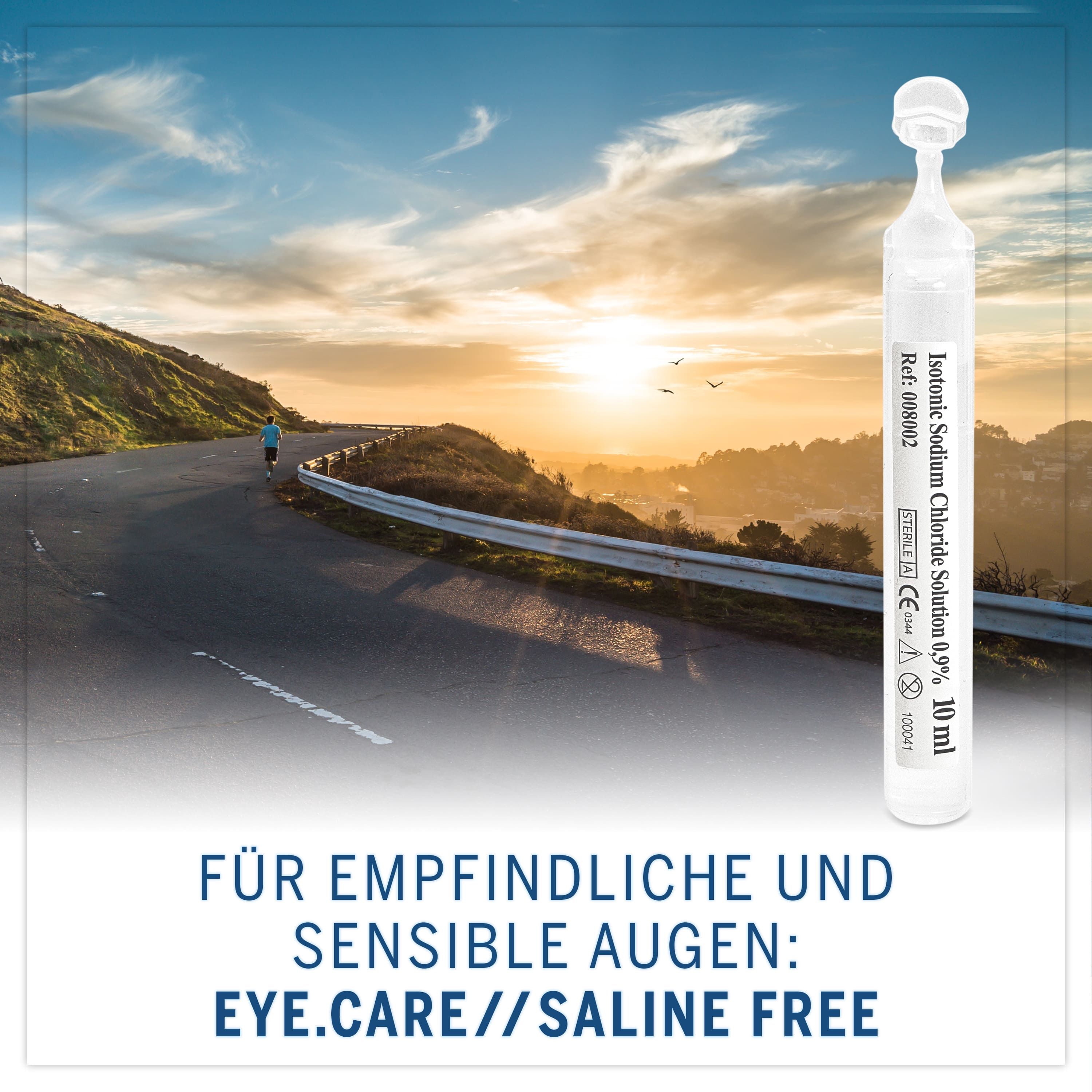 Ampulle mit isotonischer Natriumchloridlösung vor Landschaft. Produktname eye.care // saline free. Für empfindliche Augen.