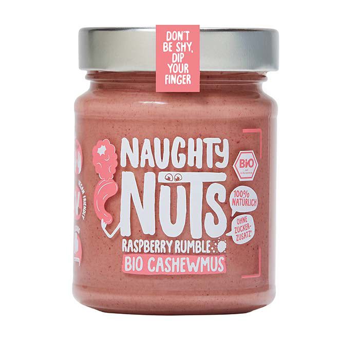 Glas mit Himbeer-Cashewmus. Aufschrift: Naughty Nuts, Raspberry Rumble, Bio Cashewmus. Bio-Siegel. Aufkleber: Don't be shy, dip your finger.