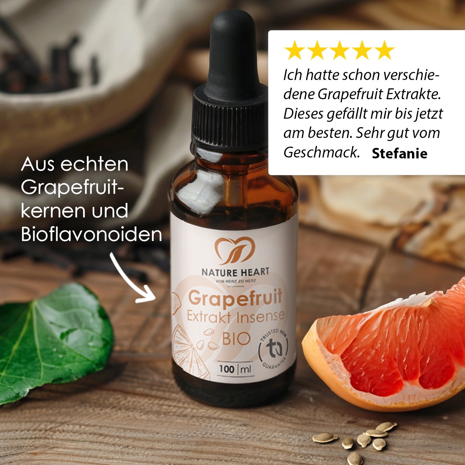 Braunglasflasche mit Tropfer, neben Grapefruit-Hälfte. Text: Aus echten Grapefruitkernen und Bioflavonoiden. Kundenbewertung.