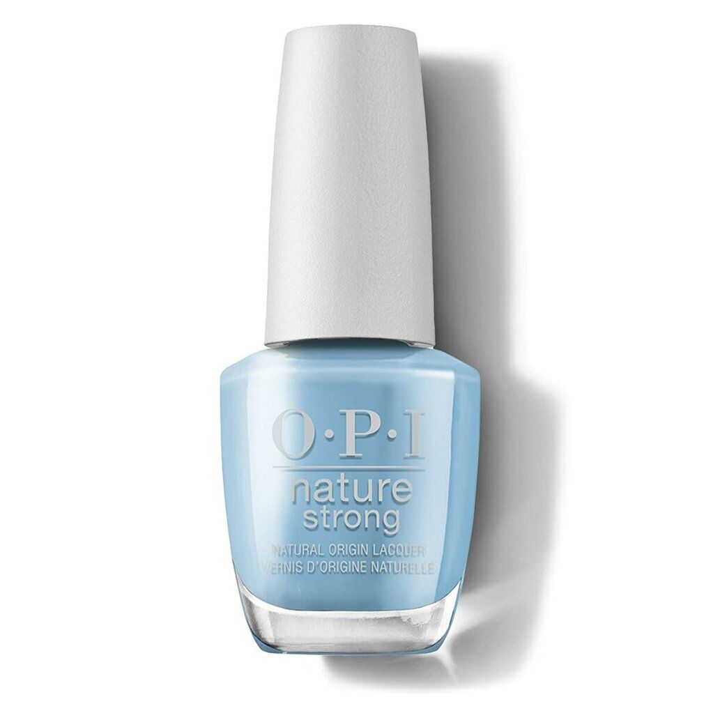 Hellblauer Nagellackflakon mit weißem Deckel. Aufschrift: O.P.I nature strong.