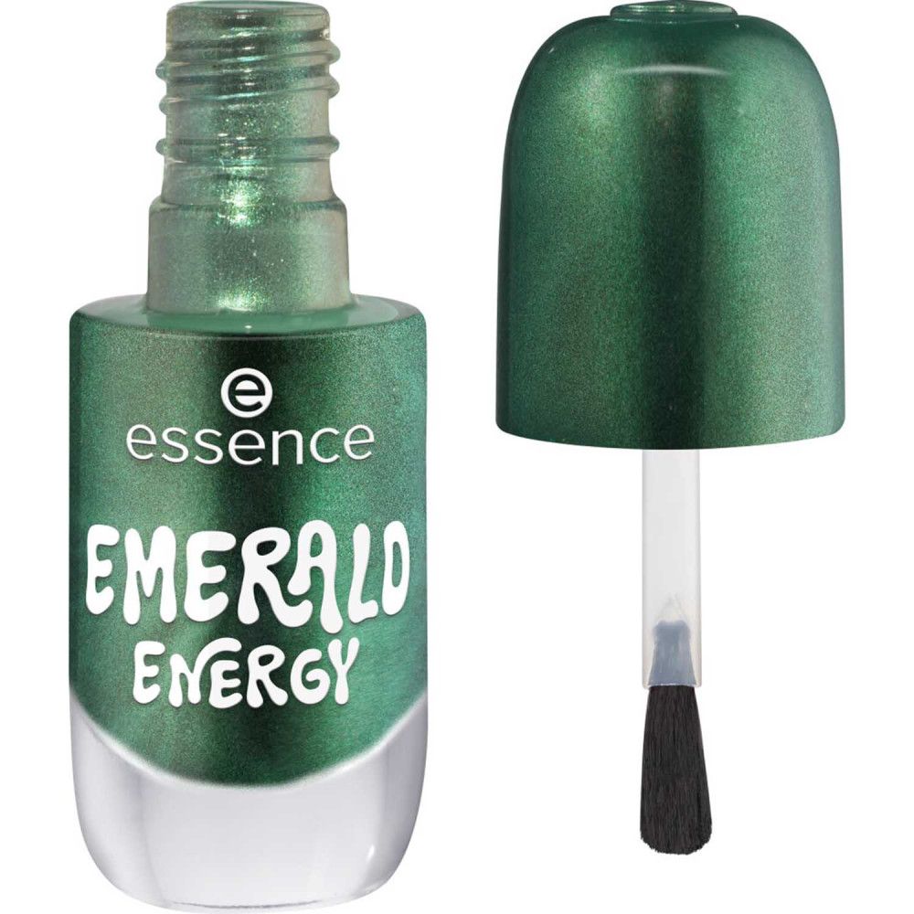 Grüner Nagellackflakon mit geöffnetem Deckel und Pinsel. Aufschrift "essence" und "EMERALD ENERGY".