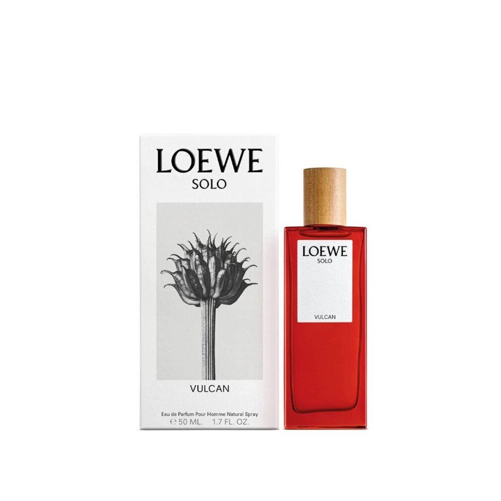 Roter Flakon mit Holzverschluss und weißer Verpackung. Aufschrift: LOEWE SOLO VULCAN. Verpackung mit floraler Illustration.