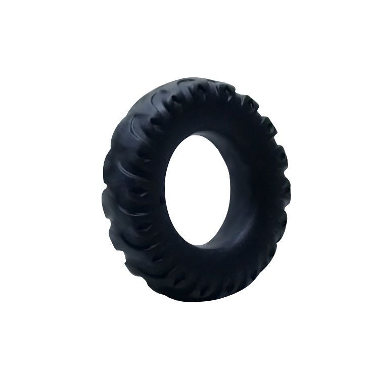 Schwarzer Ring mit Rillenmuster, Seitenansicht.