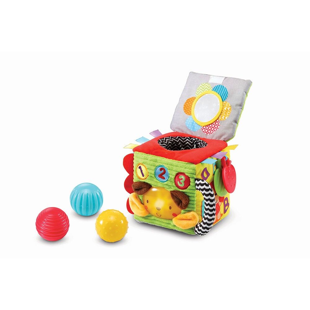 Stoffwürfel mit Zahlen, Hundegesicht, Spiegel, Bändern und Bällen. Farben: Rot, Blau, Gelb, Grün.