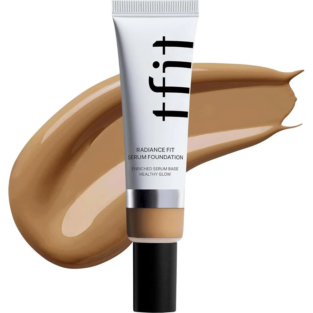 TFIT Radiance Fit Serum Foundation in N06 HAZEL. Tube mit Produkt und Farbabstrich.