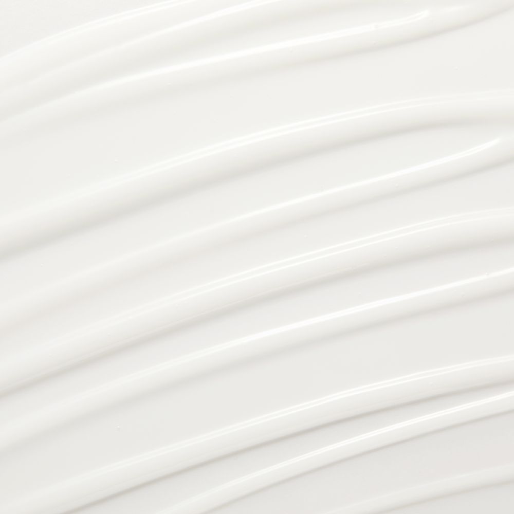Nahaufnahme von weißer Creme in wellenförmigen Linien.