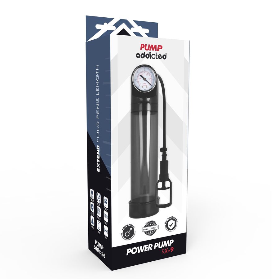 Verpackung mit Produktname und Logo. Transparente Pumpe mit Manometer und schwarzem Zylinder. "Extend your penis length" Text.