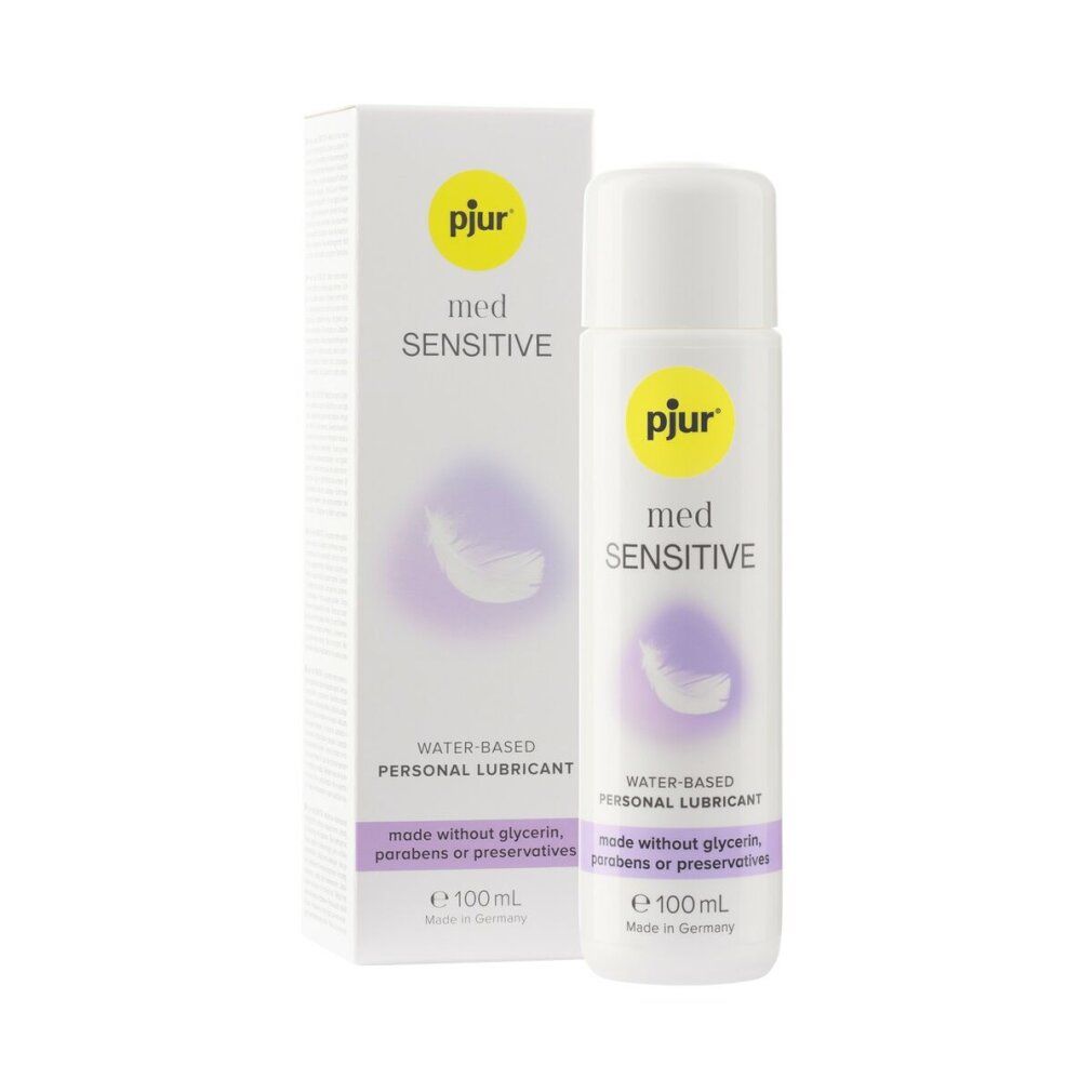 Produktverpackung und Flasche. Aufschrift: pjur med Sensitive, ohne Glycerin, Parabene und Konservierungsstoffe. Flasche: 100 ml.