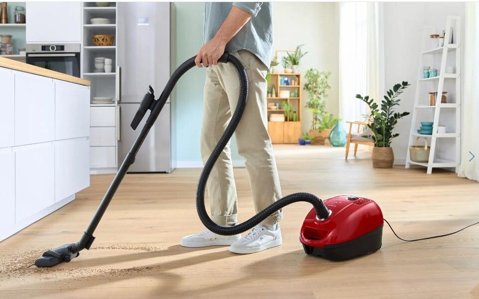 Bosch BODENSTAUBSAUGER M.BEUTEL 600W (BGD38RD1H         RT)