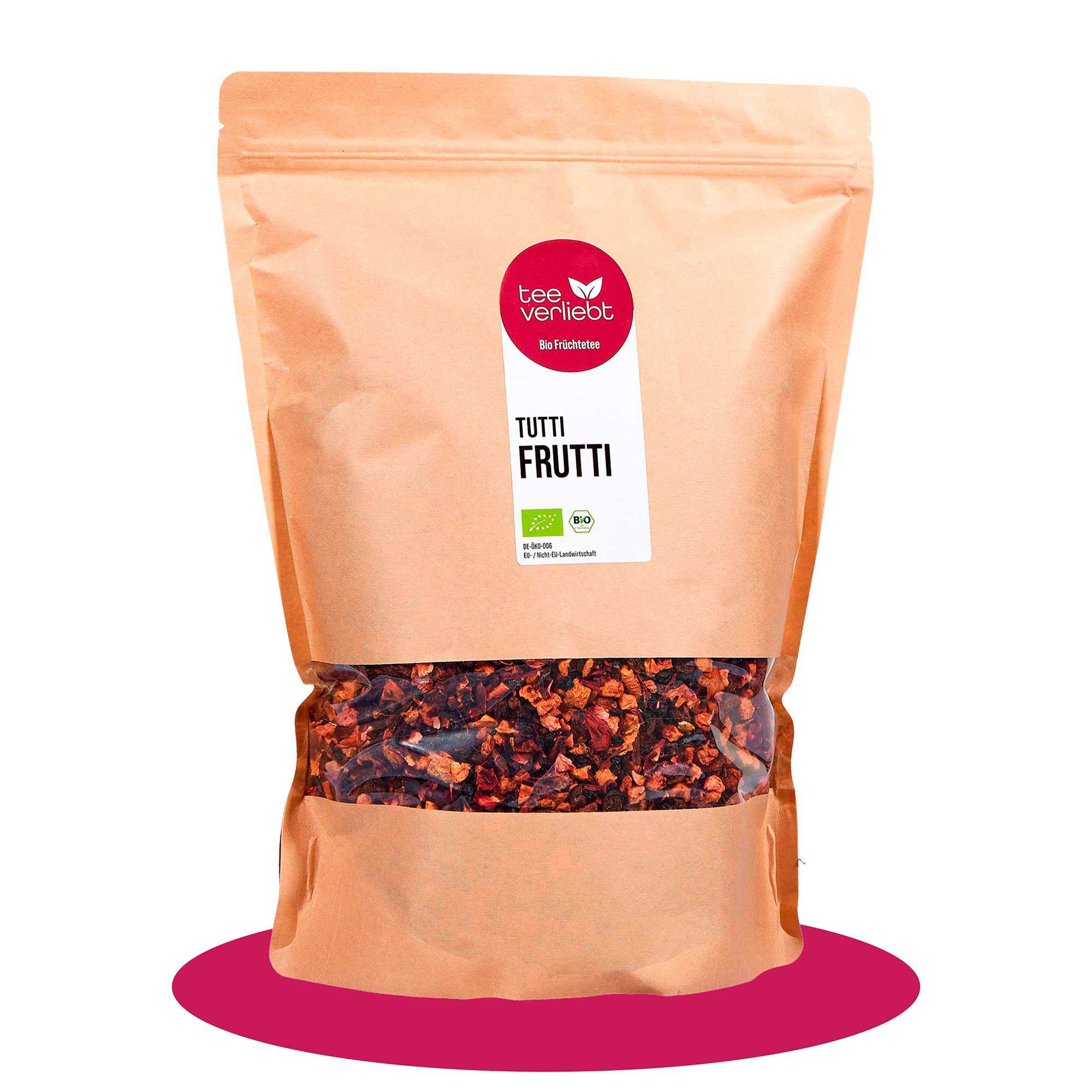 Beutel mit Früchtetee-Mischung. Sichtbares Produkt durch transparentes Fenster. Aufdruck: "Tutti Frutti Bio".