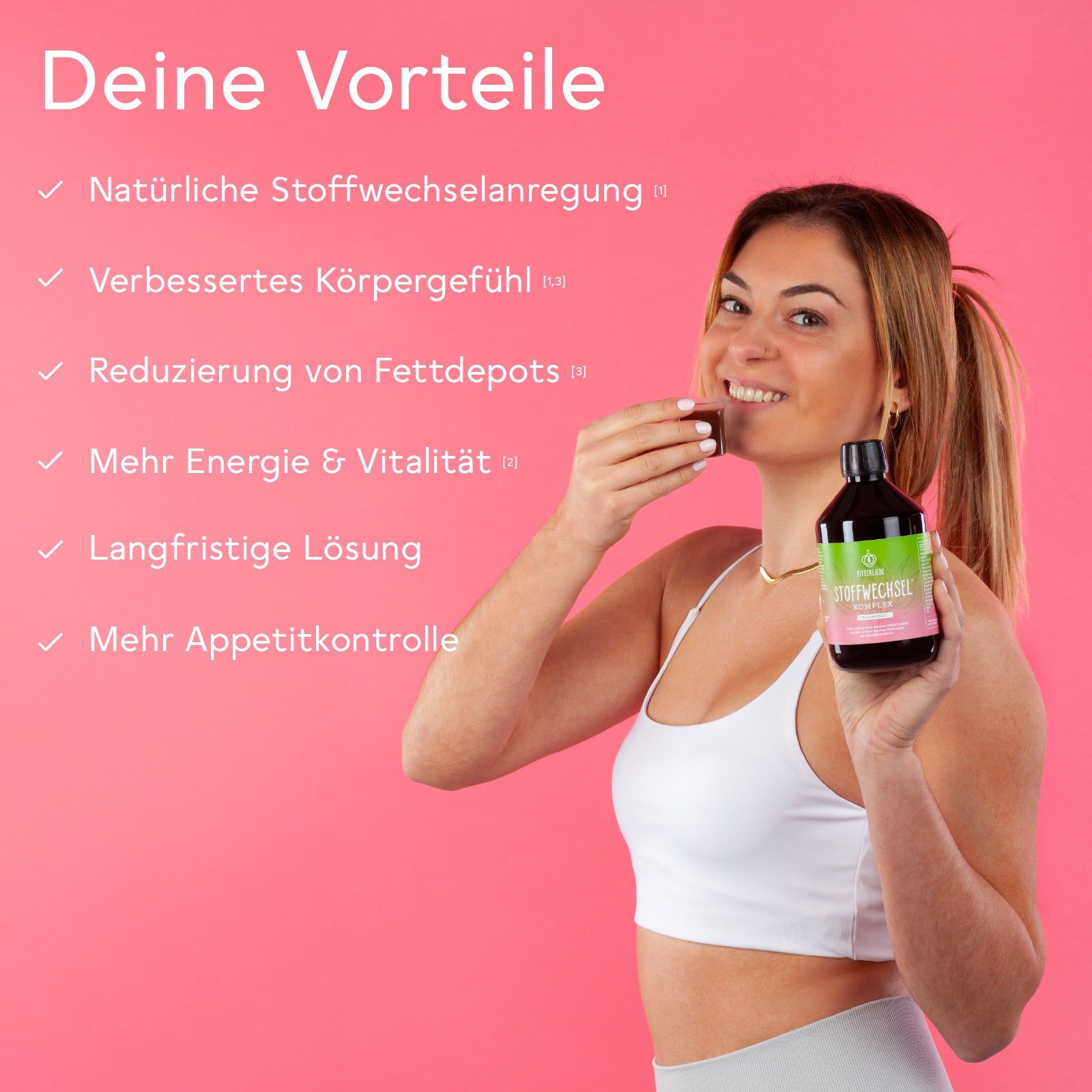 Frau hält eine Flasche BitterLiebe Stoffwechsel Komplex. Aufzählung der Vorteile: Stoffwechselanregung, Energie, Appetitkontrolle.