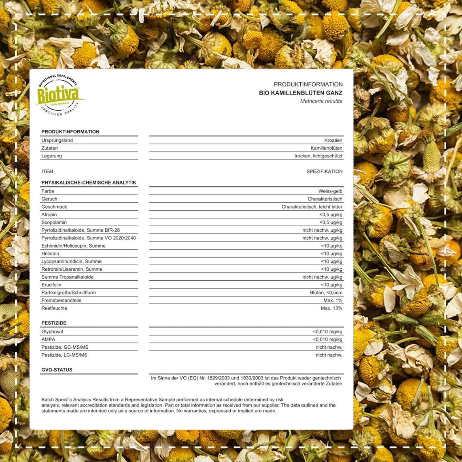 Weißes Papier mit Produktinformationen, umgeben von Kamillenblüten. Text: Biotiva, Bio Kamillen Blüten ganz, Pestizide, GVO-Status.