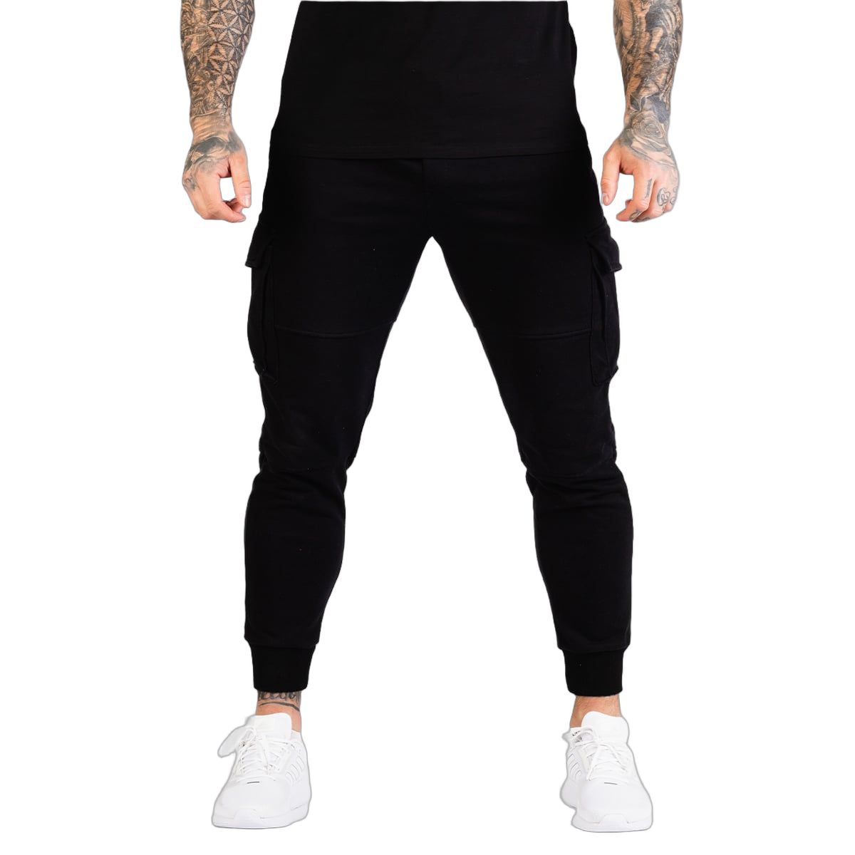 Vorderansicht einer schwarzen Herren Slim Fit Jogginghose mit Kordelzug.