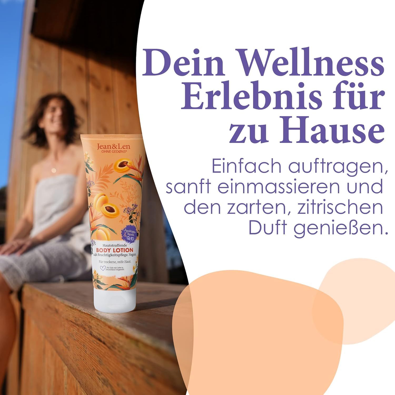 Body Lotion auf Holz. Text: Dein Wellness Erlebnis für zu Hause. Einfach auftragen, sanft einmassieren und den zarten, zitrischen Duft genießen.