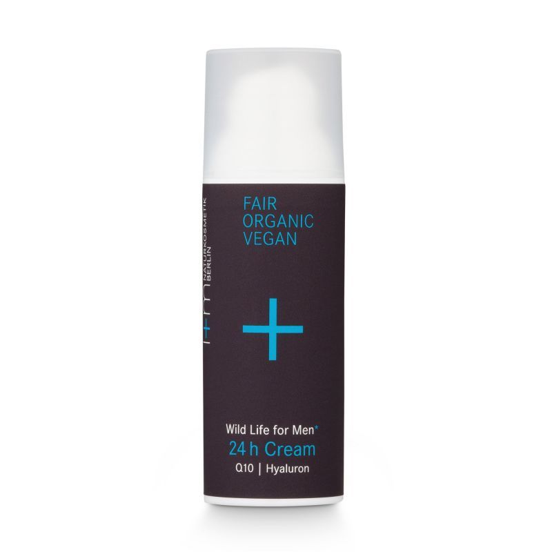 Creme-Flakon mit weißem Deckel. Aufschrift: FAIR ORGANIC VEGAN, Pluszeichen, Wild Life for Men 24 h Cream, Q10 | Hyaluron.
