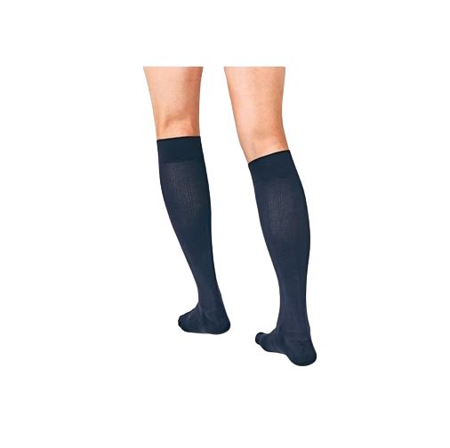 Kniestrümpfe, dunkelblau, am Bein getragen. JOBST forMen Explore. Kompressionsstrümpfe.