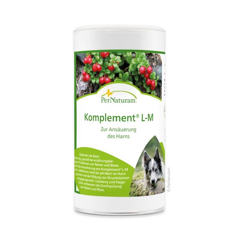 Zylindrische Dose mit grünem Etikett. Aufschrift: PerNaturam Komplement L-M. Abbildung von Preiselbeeren und Hund.