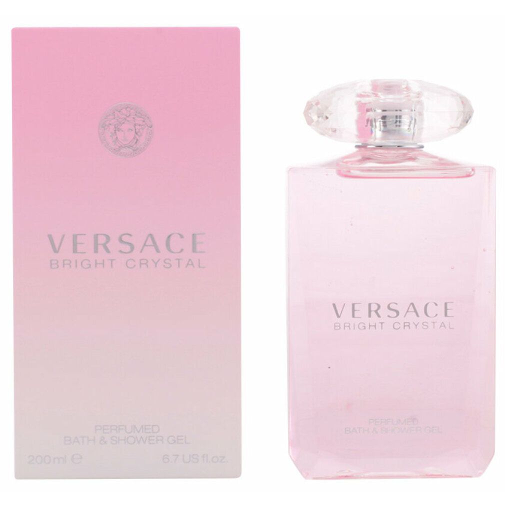 Rosa Duschgel-Flasche und Verpackung. Aufschrift: Versace Bright Crystal. Parfümiertes Bad & Duschgel.