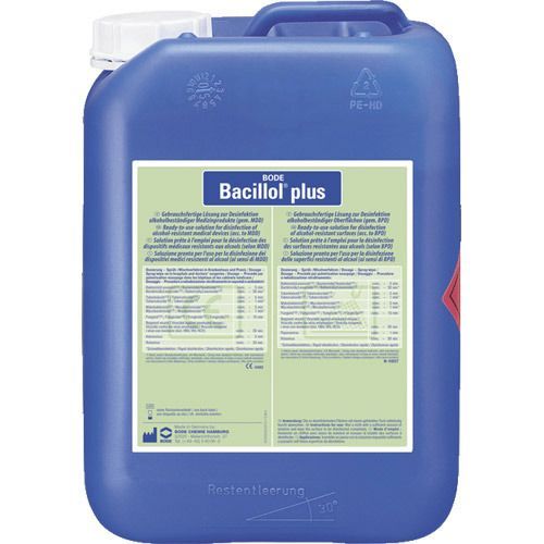 Blaue Kanister mit weißem Deckel und Griff. Aufkleber mit Produktinformationen. Aufschrift: Bacillol plus.