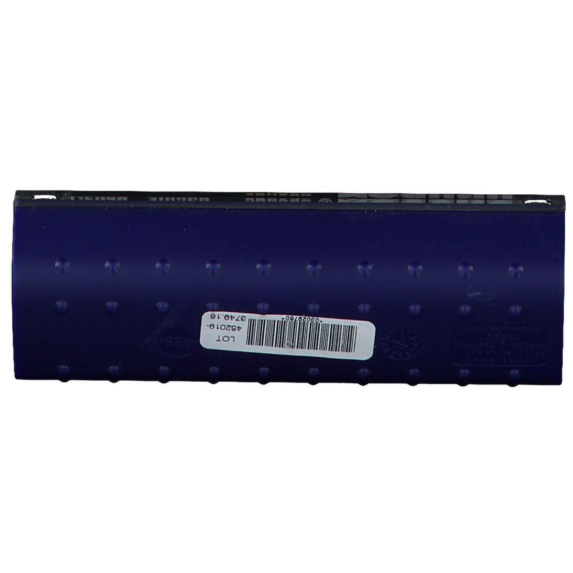 Blaue Tablettenbox, Unterseite. Aufkleber mit Barcode und Text. Noppenstruktur auf der Oberfläche.