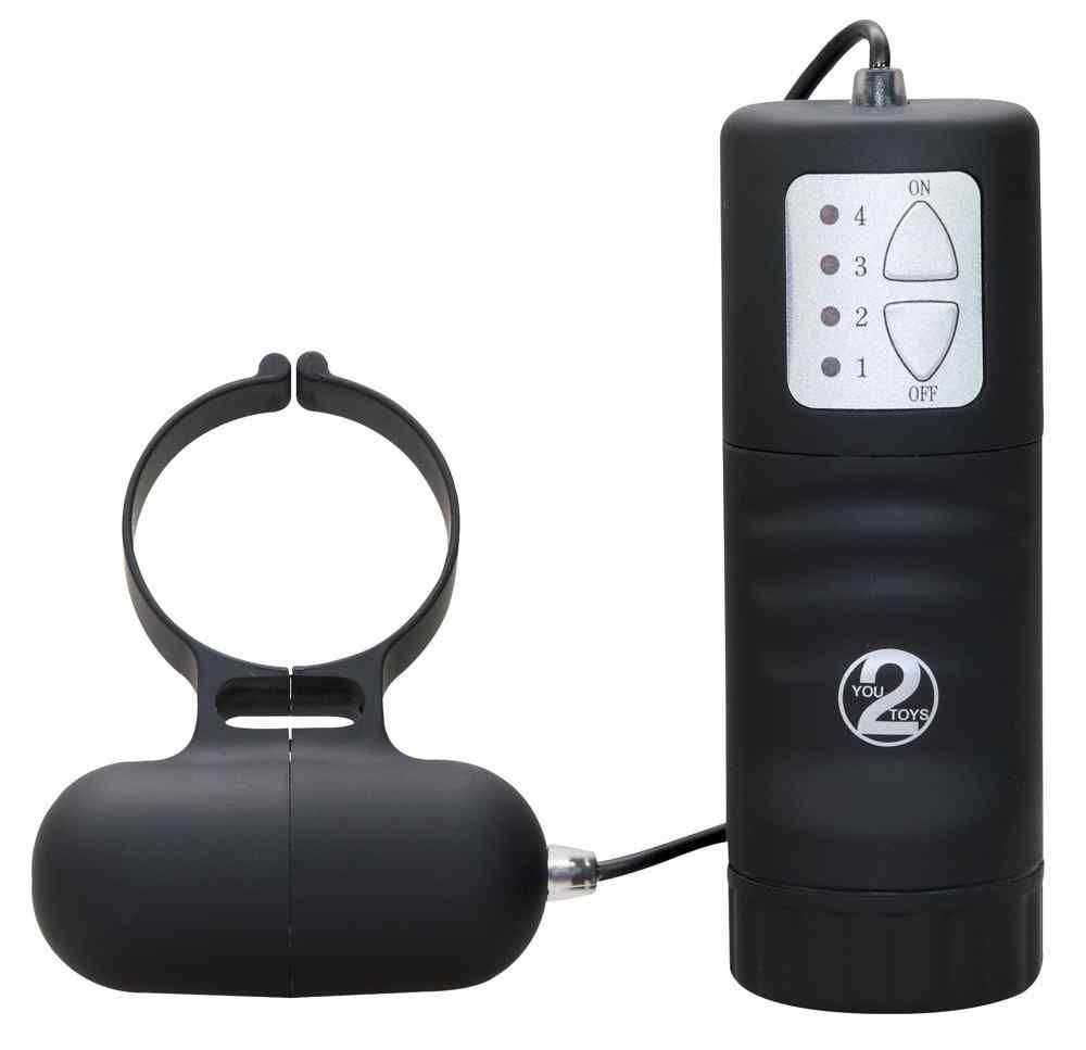Schwarzer Penisring mit Fernbedienung. Fernbedienung mit Tasten für 4 Vibrationsstufen. Marke: YOU2TOYS.