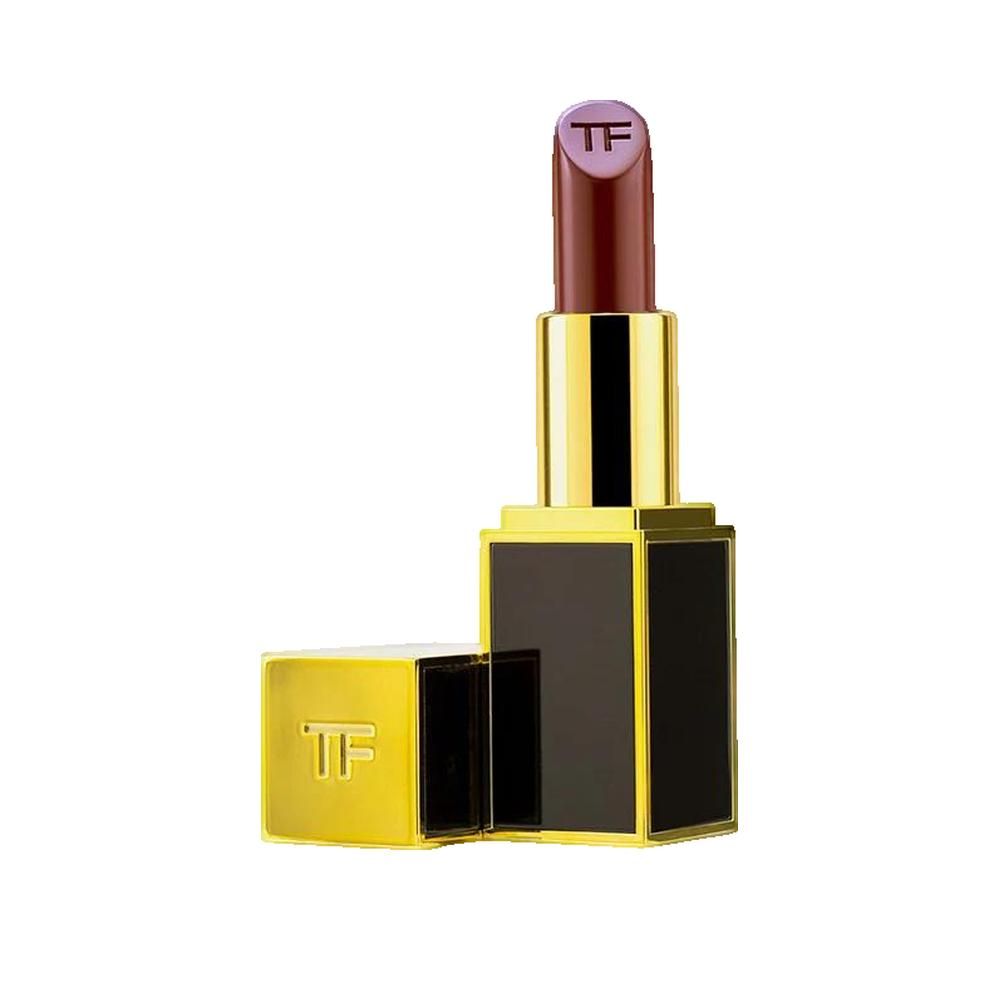 Lippenstift, bordeauxfarben. Goldfarbene Hülse mit schwarzem Korpus. Auf dem Lippenstift ist das Logo TF zu sehen.